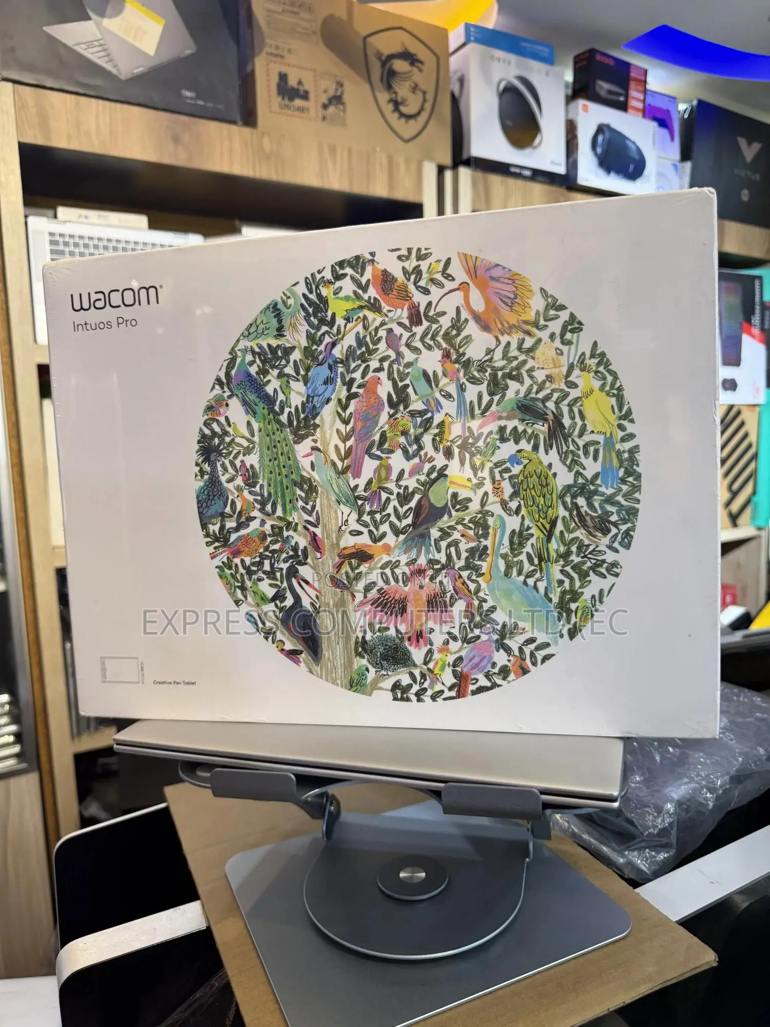 Wacom Intuos Pro Medium Bluetooth Professional Graphic Drawing Tablet