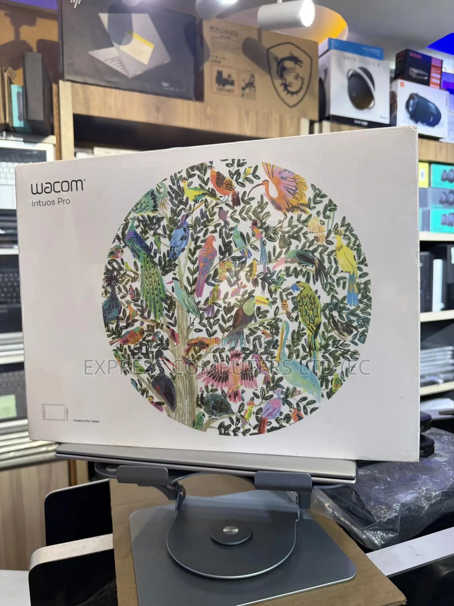 Wacom Intuos Pro Medium Bluetooth Professional Graphic Drawing Tablet