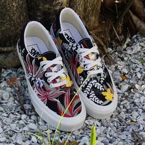 Short Vans