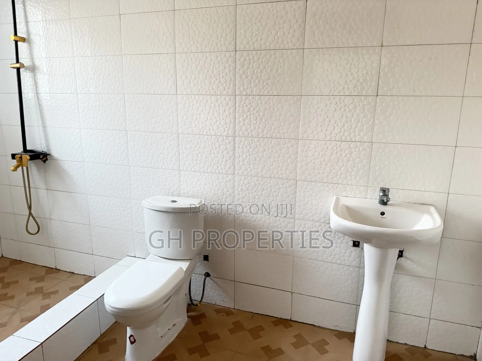 4bdrm Duplex in Daban, Kumasi Metropolitan for sale