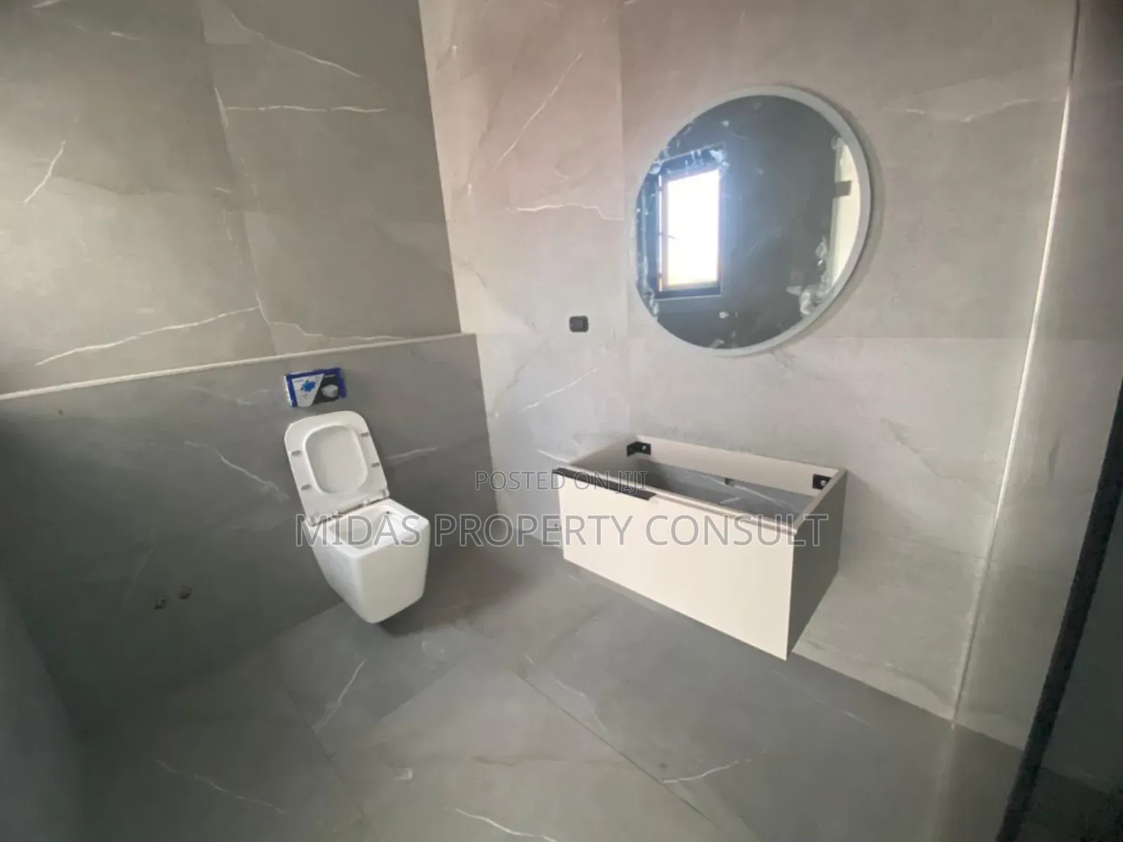 5bdrm House in Adjiringanor, Adjiriganor for sale