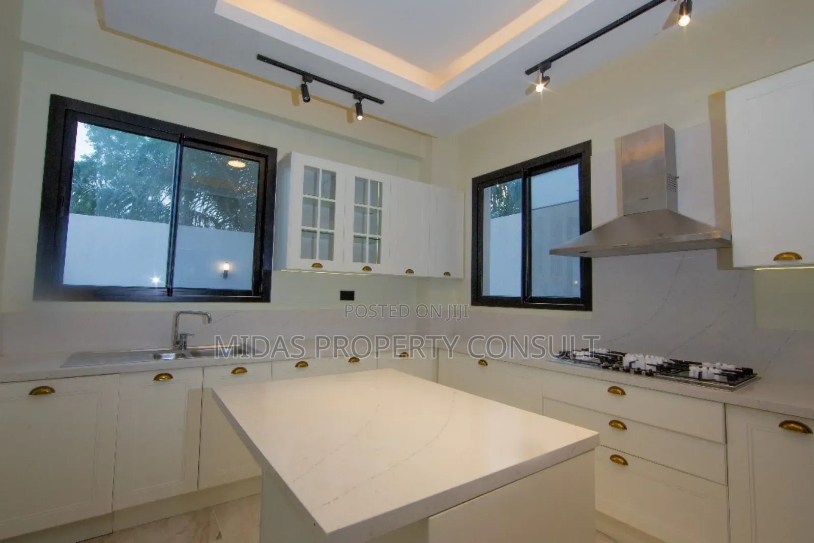 Furnished 5bdrm Villa in Cantonment, Cantonments for sale