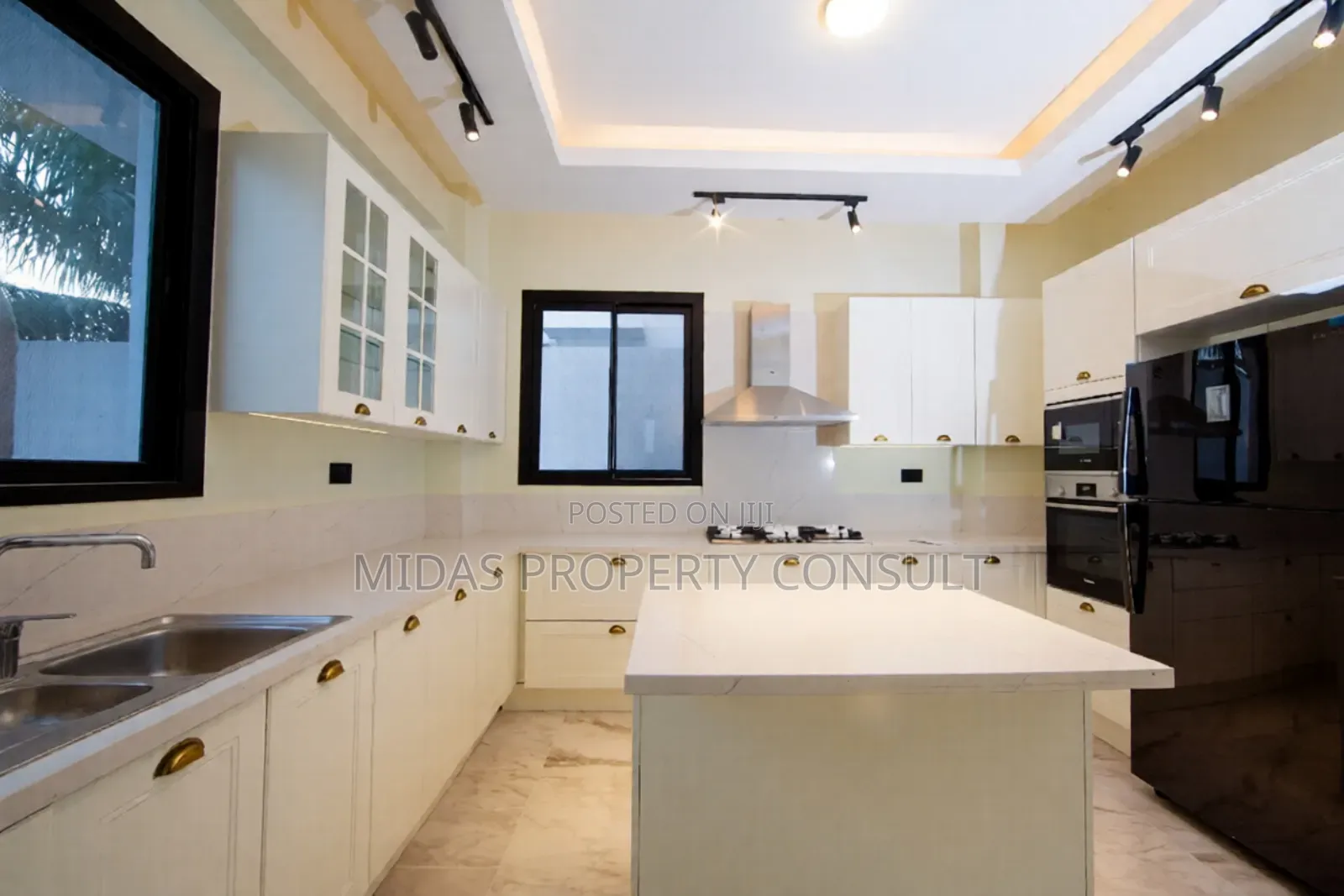 Furnished 5bdrm Villa in Cantonment, Cantonments for sale