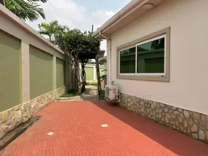 8bdrm House in Cantonment, Cantonments for rent