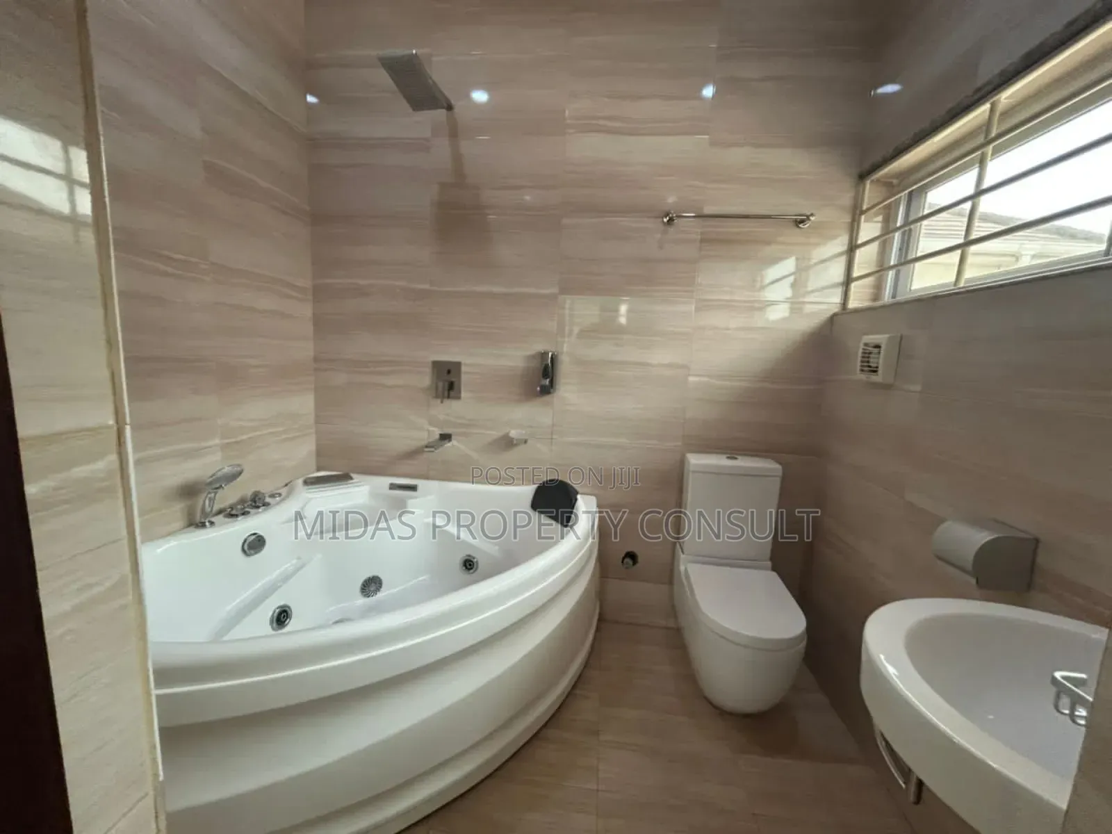 8bdrm House in Cantonment, Cantonments for rent