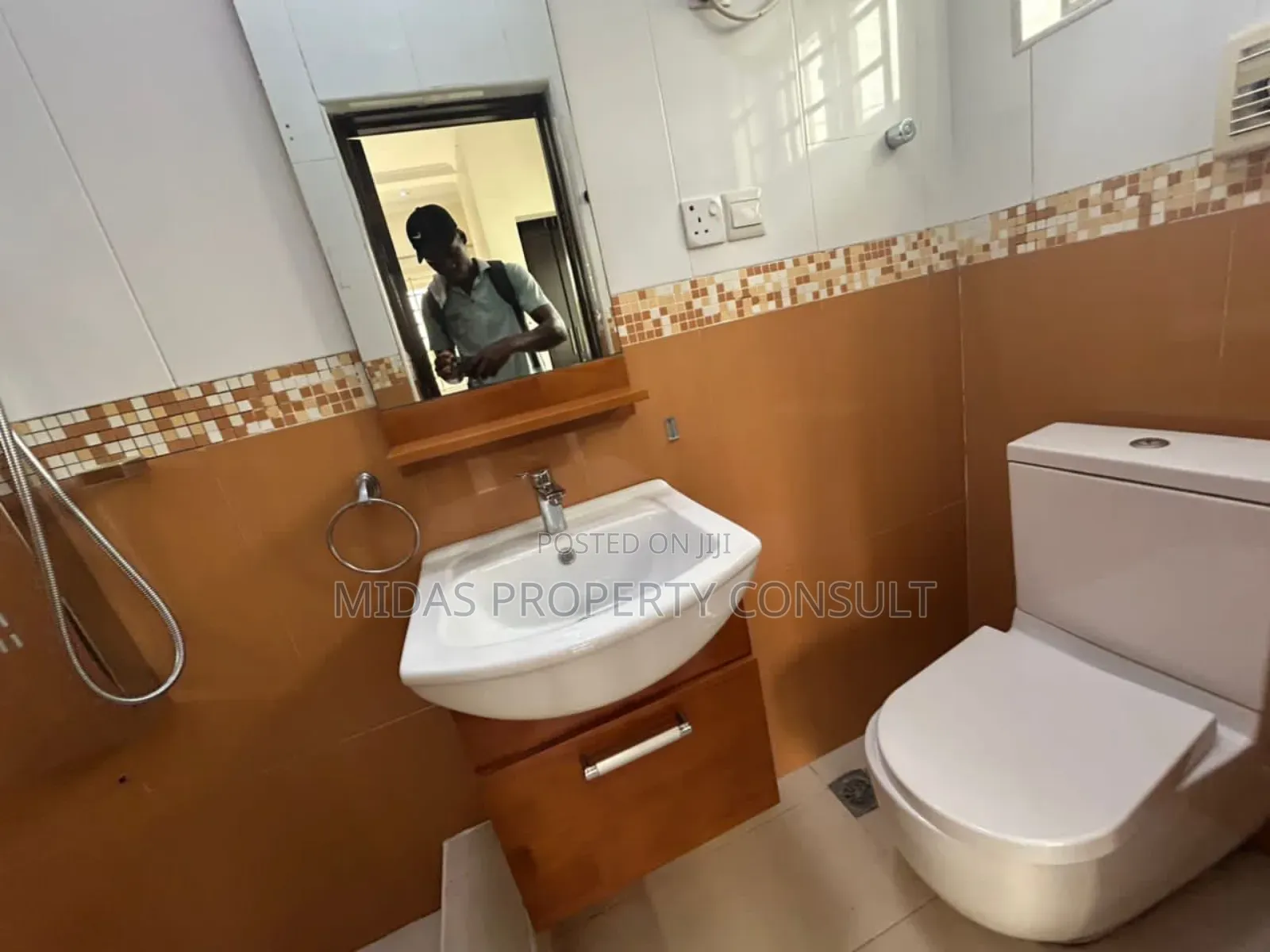 8bdrm House in Cantonment, Cantonments for rent