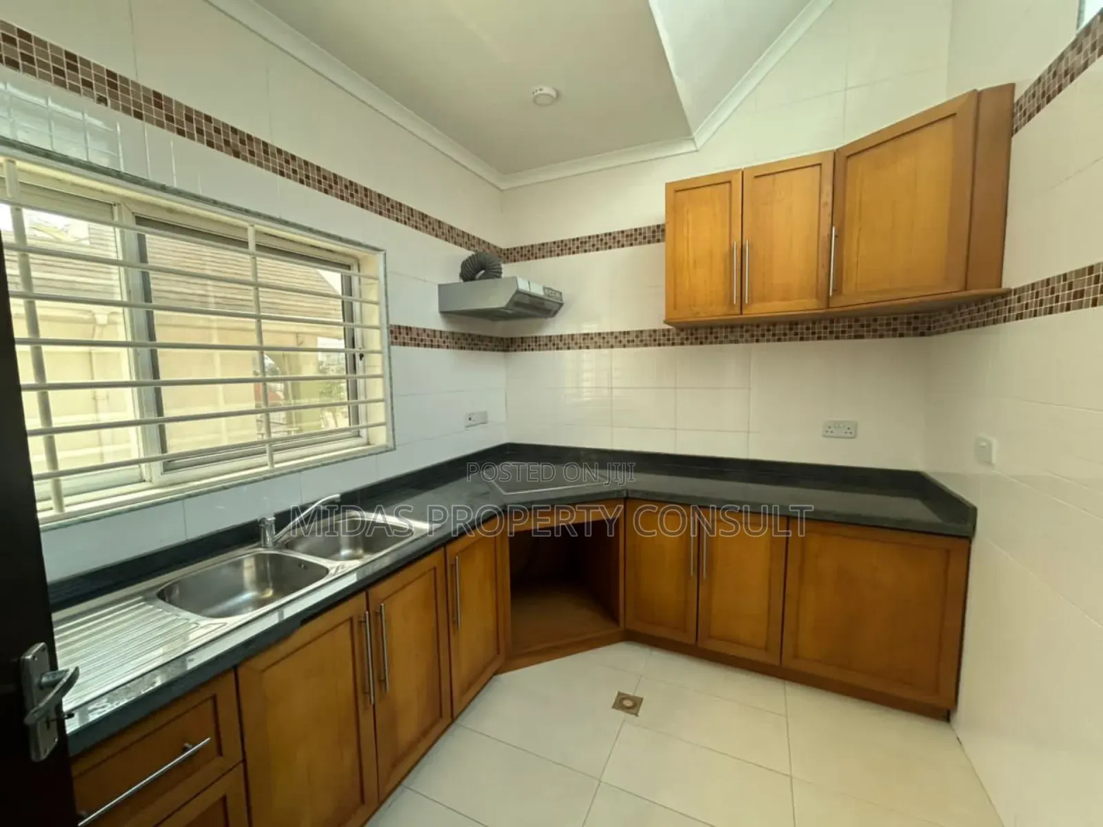 8bdrm House in Cantonment, Cantonments for rent