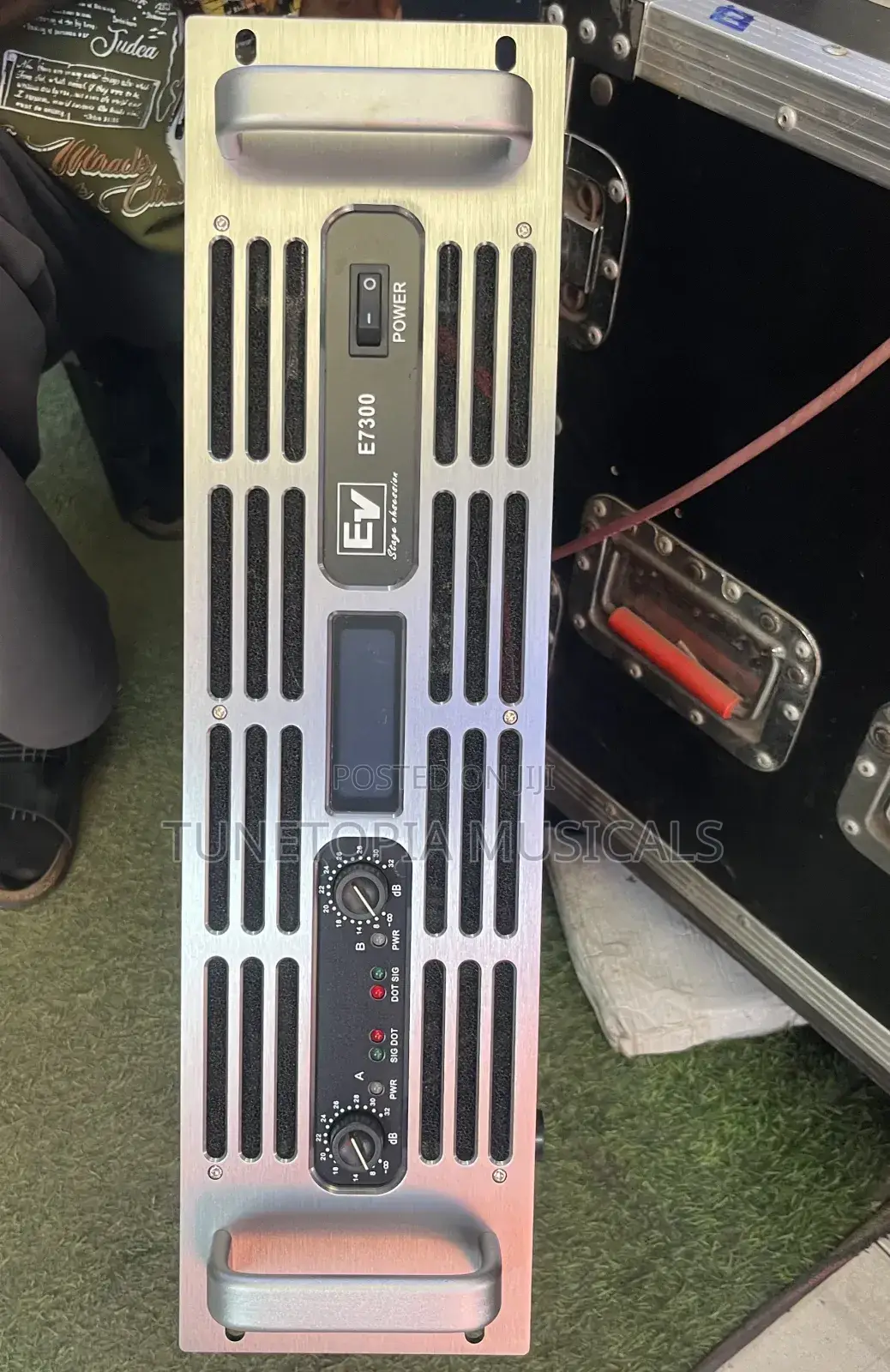 Electro-voice (Ev) E7300 Power Amplifier.