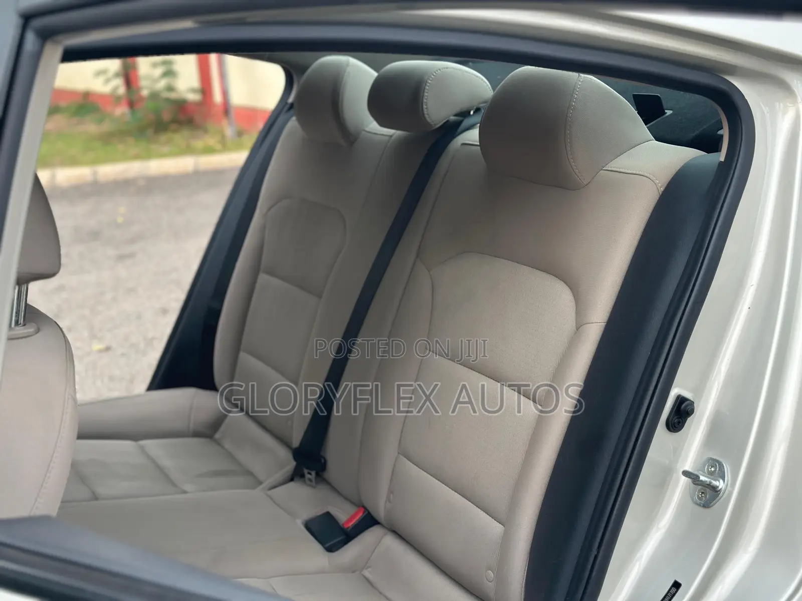 Hyundai Elantra SE Sedan FWD (2.0L 4cyl 6M) 2017 Beige