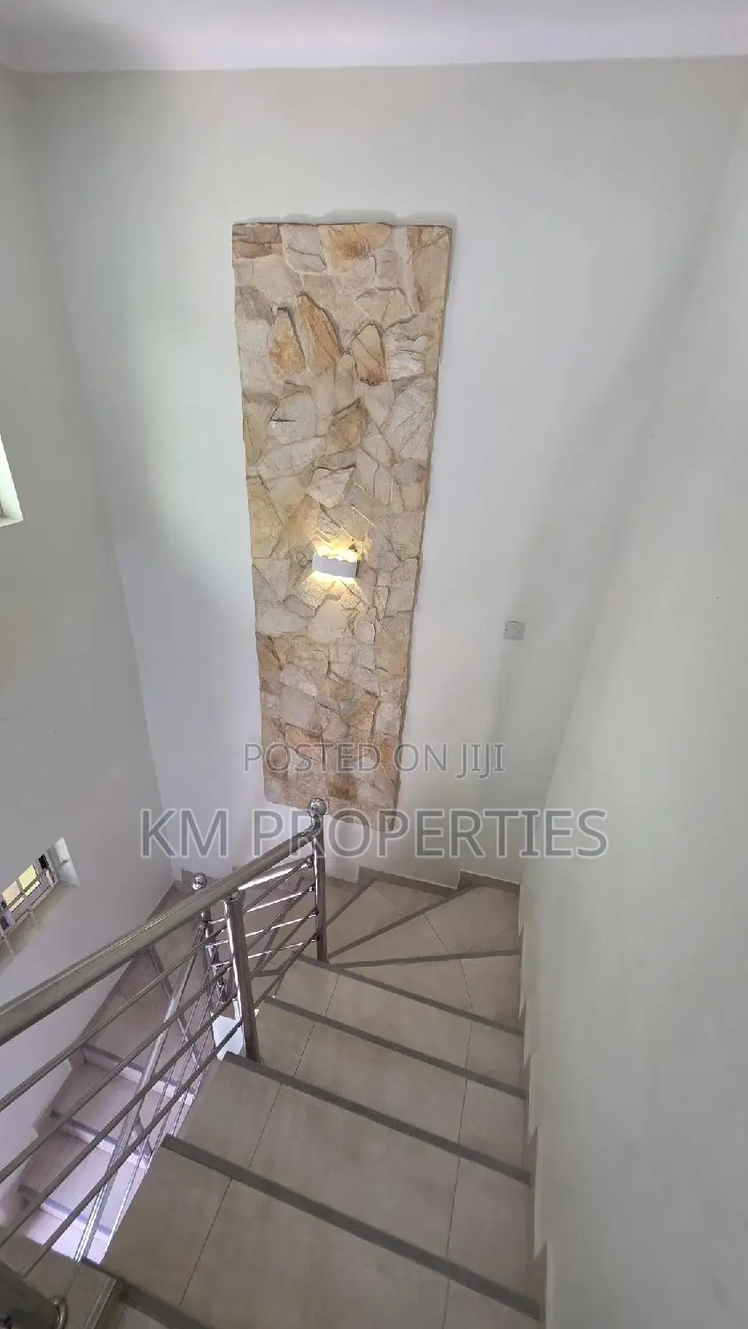 2bdrm Duplex in Cantonments for rent