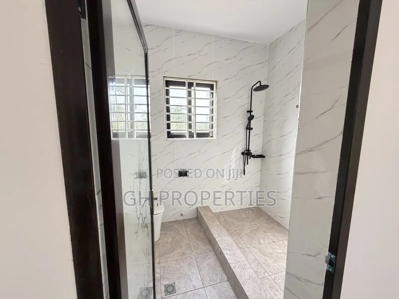 4bdrm Duplex in Santasi, Kumasi Metropolitan for sale