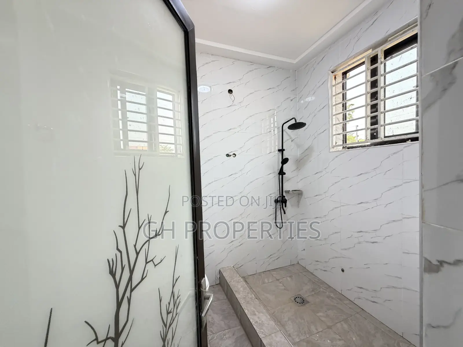4bdrm Duplex in Santasi, Kumasi Metropolitan for sale