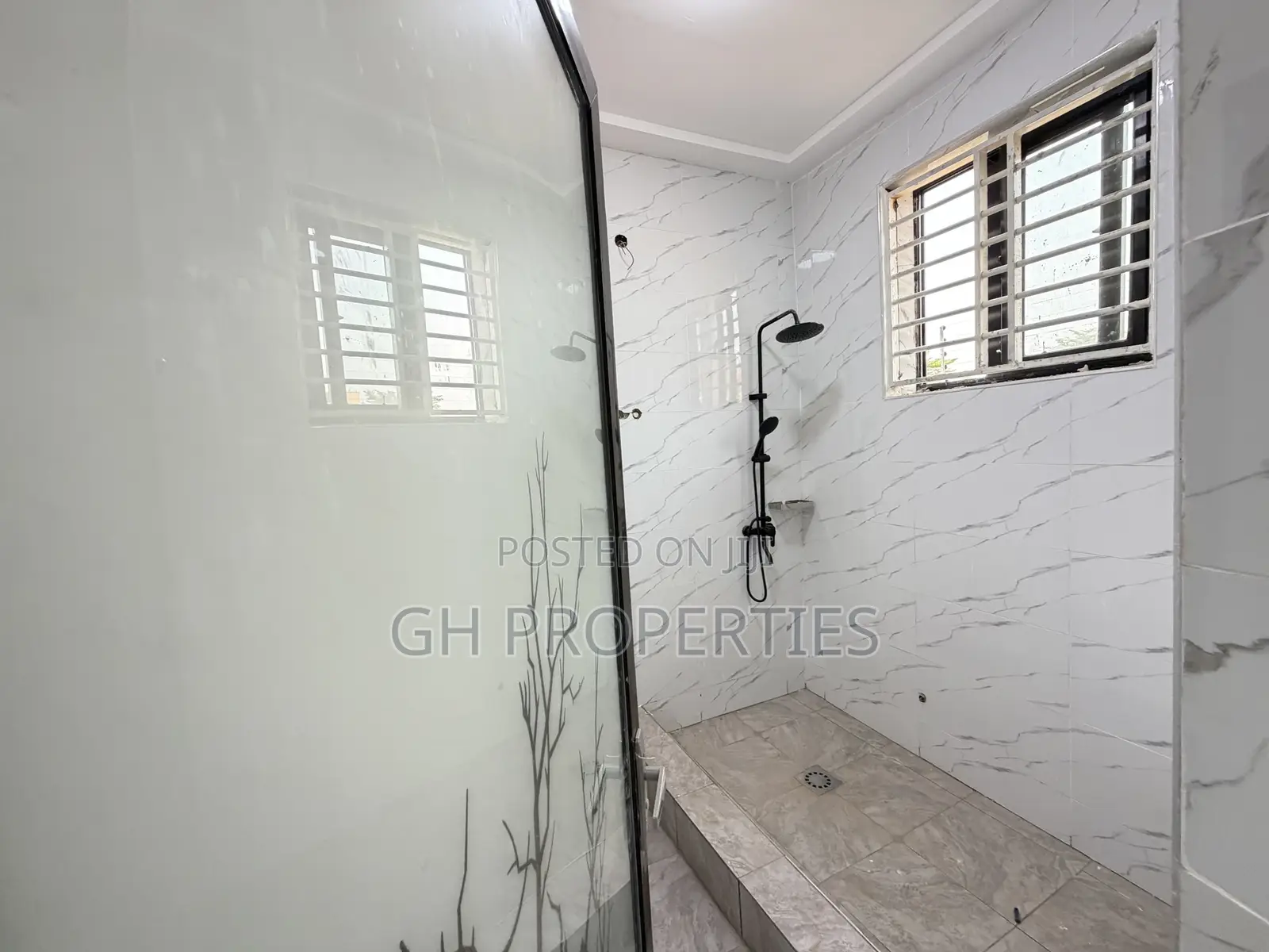 4bdrm Duplex in Santasi, Kumasi Metropolitan for sale