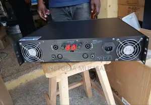 Peavey Cs 4000 Power Amplifier.