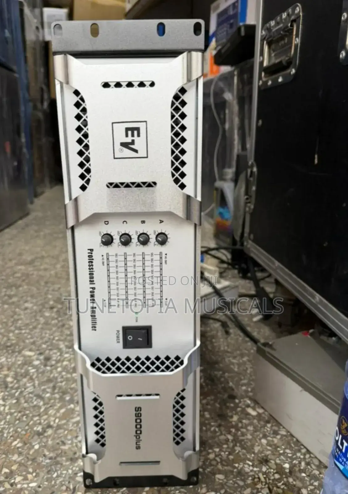 Electro-voice (Ev) S9000plus 4-channel Professional Power Amplifier.