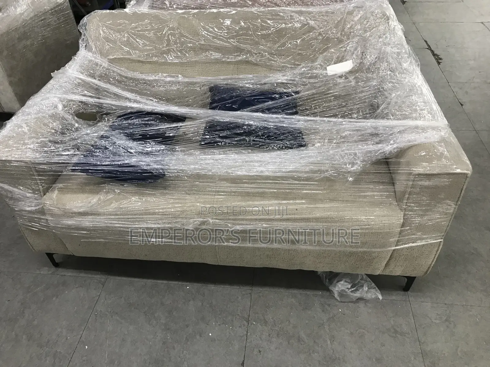 Quality Two in One Sofa With Pillows