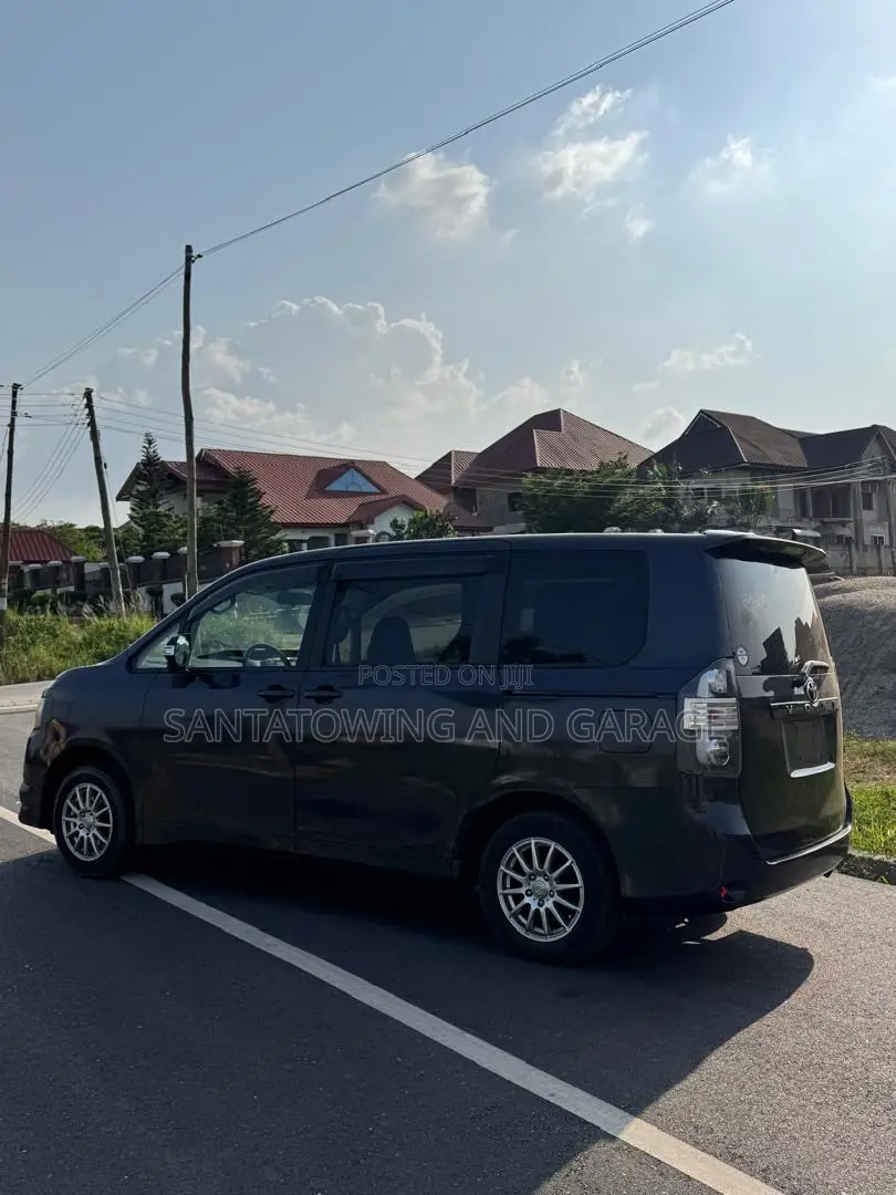 Toyota Voxy 2013 Black