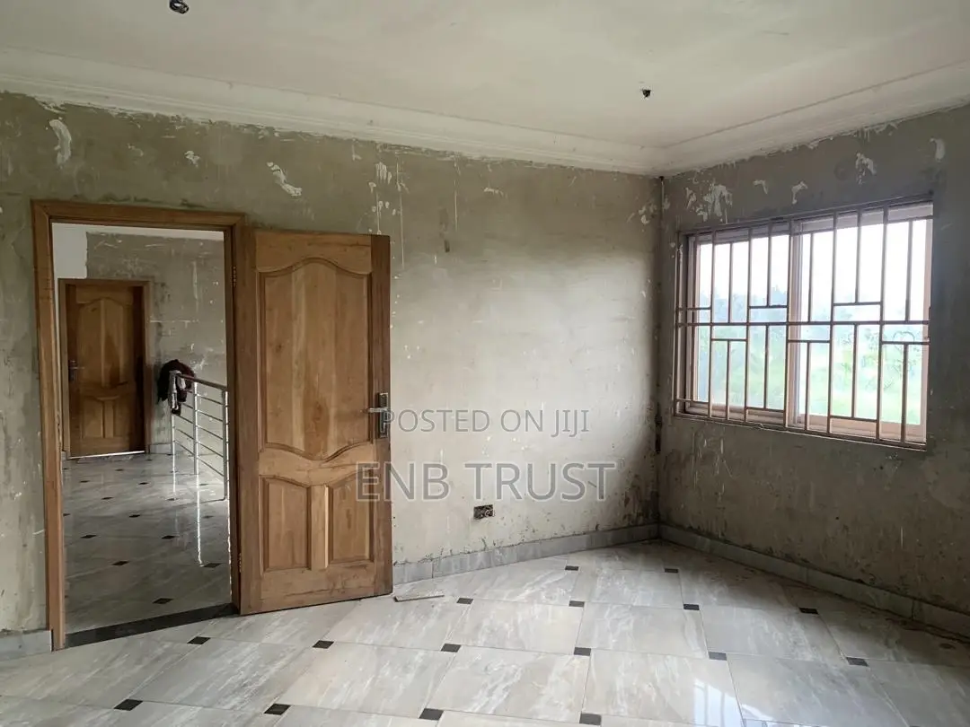 4bdrm Duplex in Nsawam, Akuapim North for sale