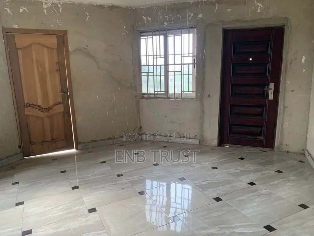4bdrm Duplex in Nsawam, Akuapim North for sale