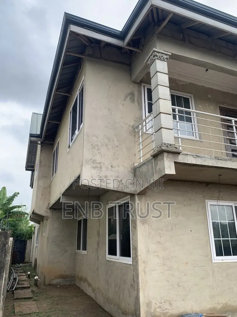4bdrm Duplex in Nsawam, Akuapim North for sale