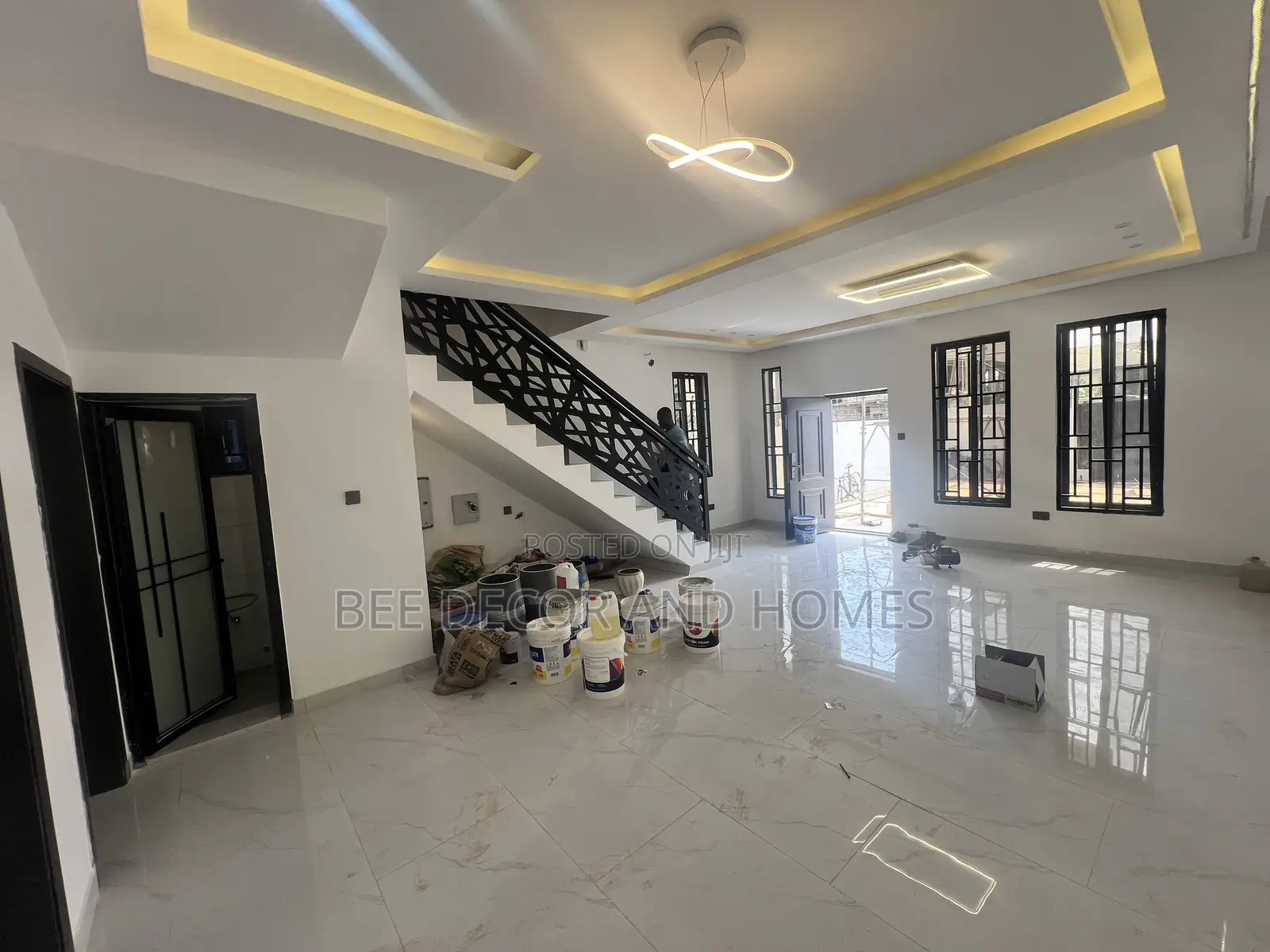 3bdrm House in Bee Decor & Homes, Old Ashomang for sale