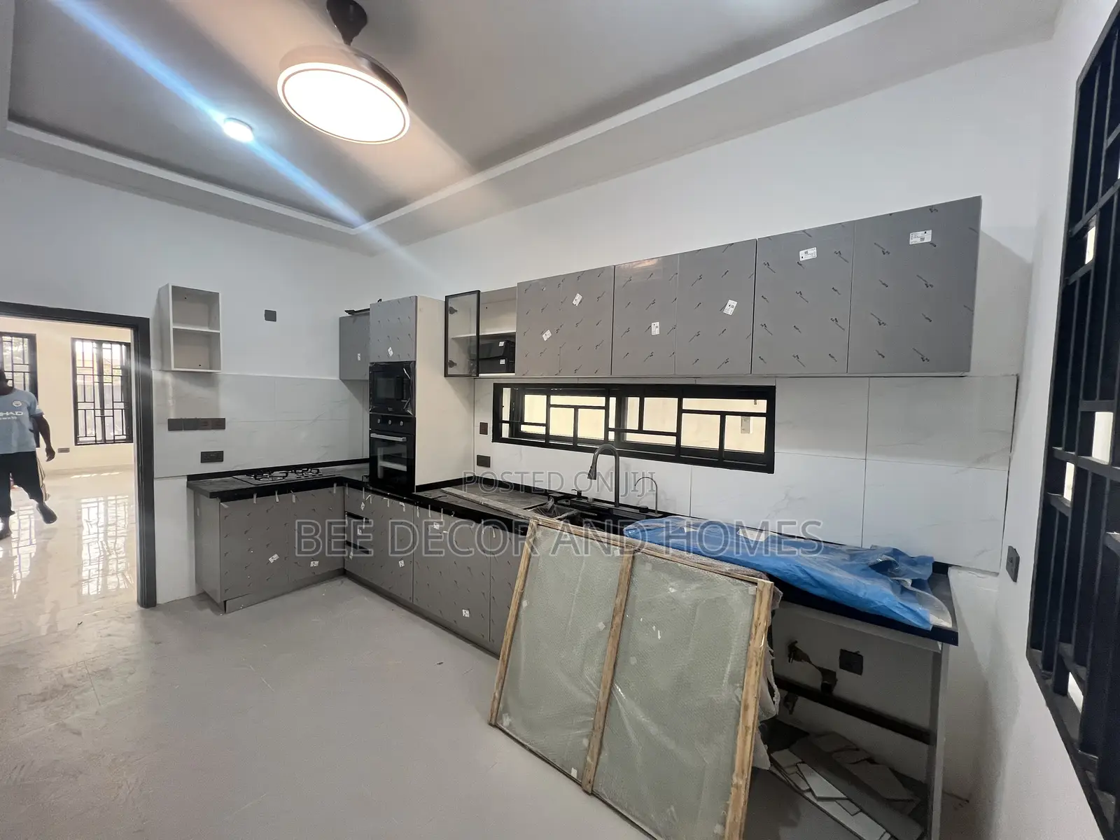3bdrm House in Bee Decor & Homes, Old Ashomang for sale