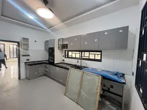 3bdrm House in Bee Decor & Homes, Old Ashomang for sale