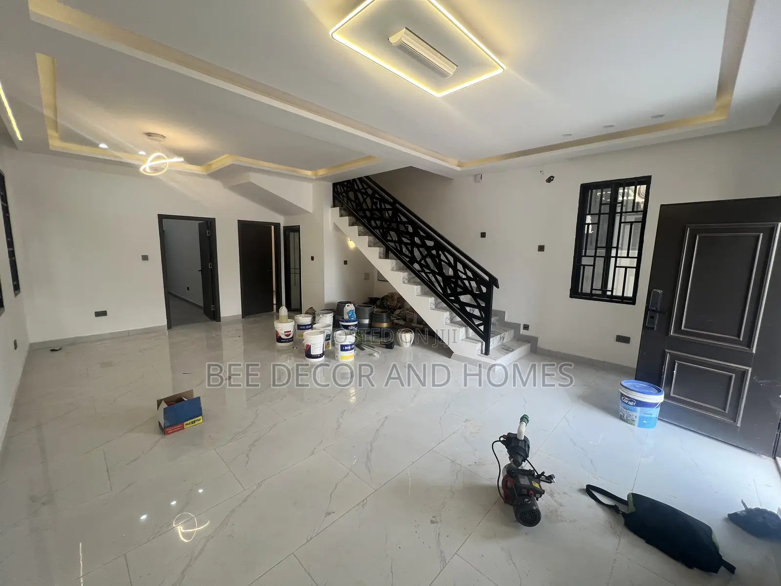 3bdrm House in Bee Decor & Homes, Old Ashomang for sale