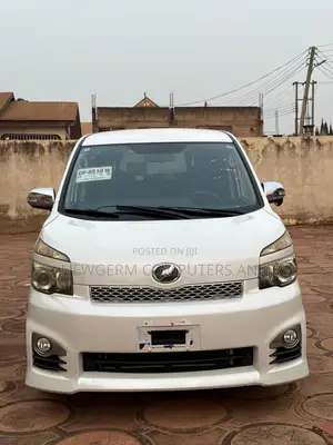 Toyota Voxy 2011 White