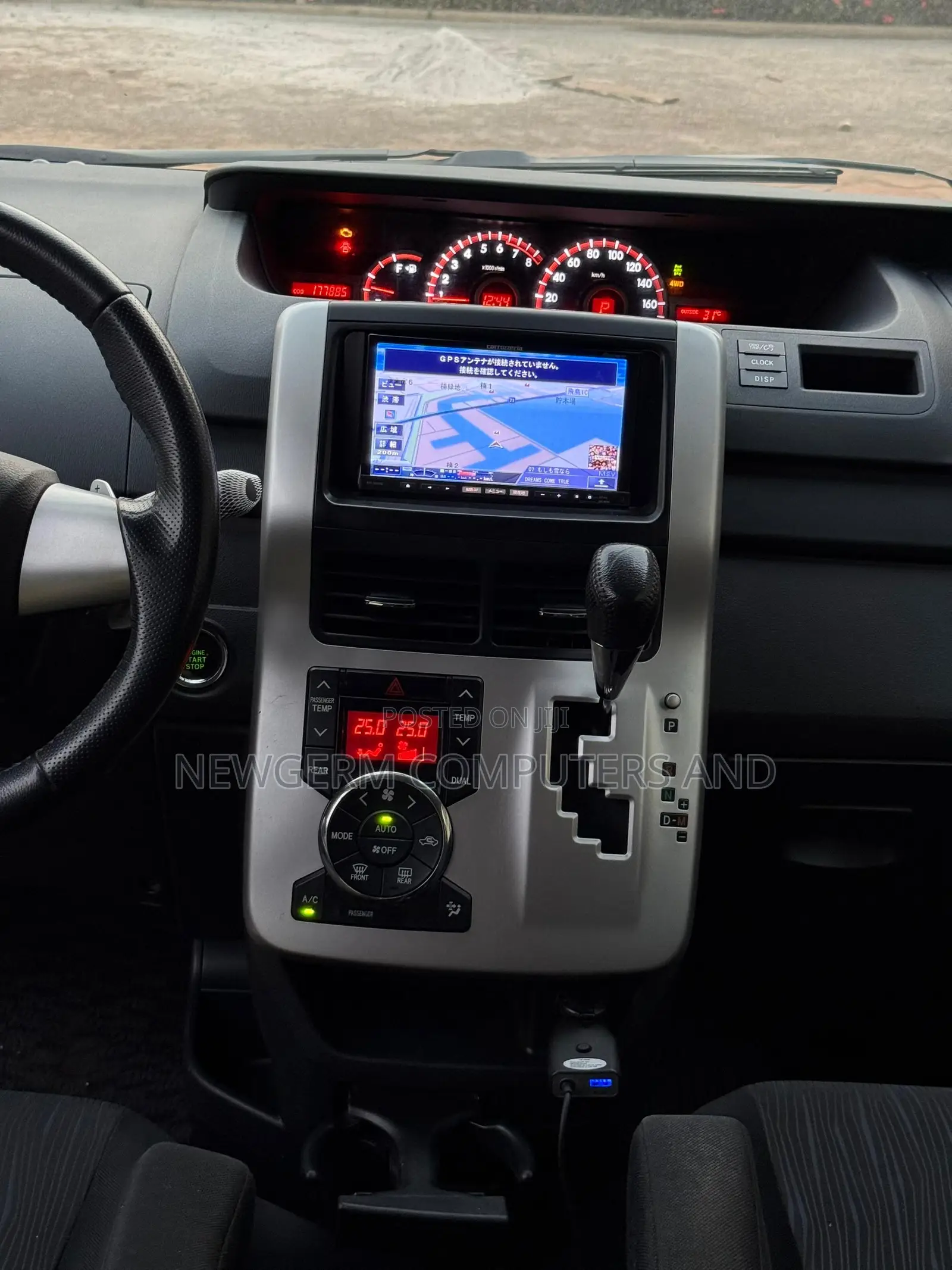 Toyota Voxy 2011 White