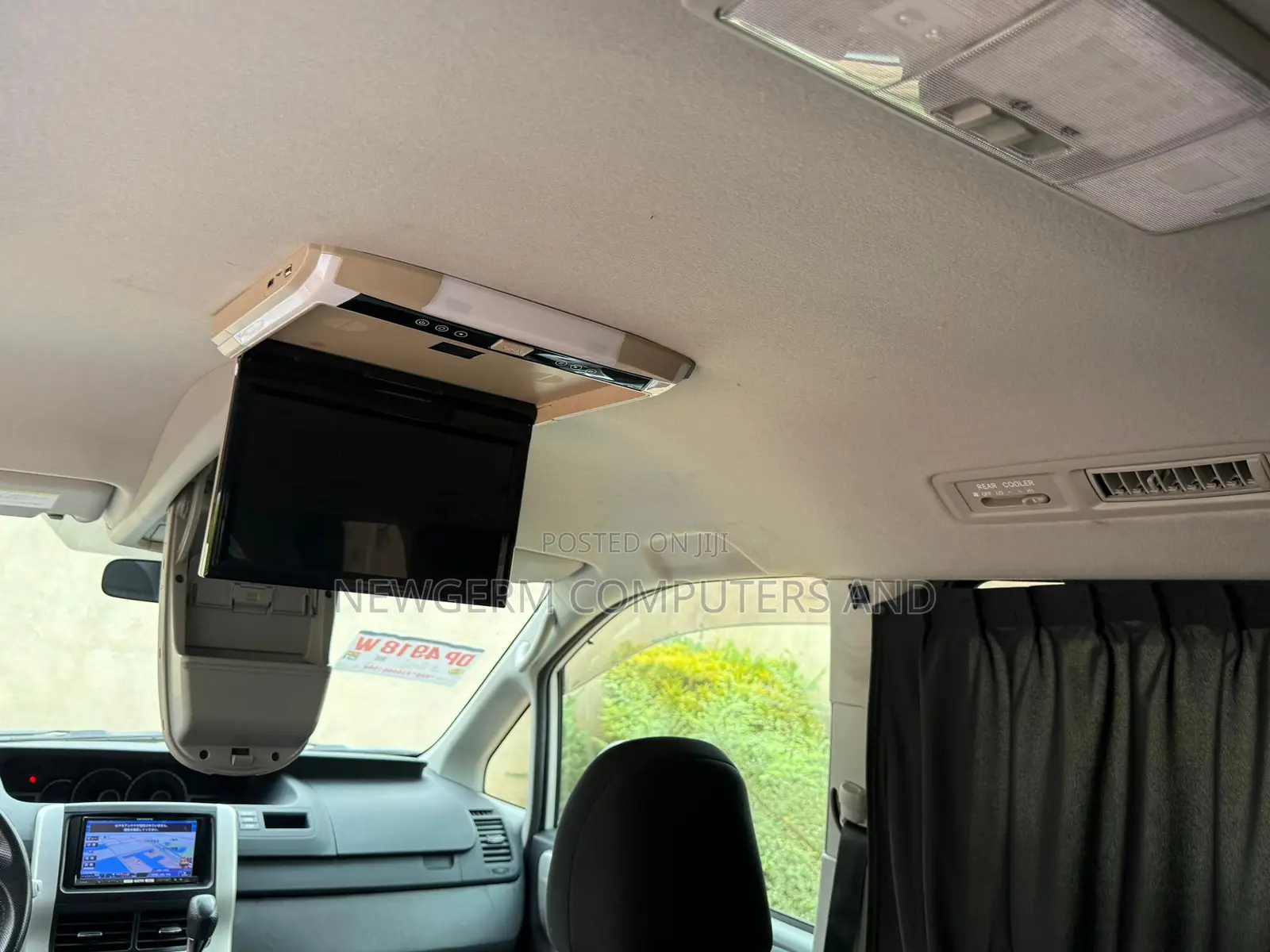 Toyota Voxy 2011 White