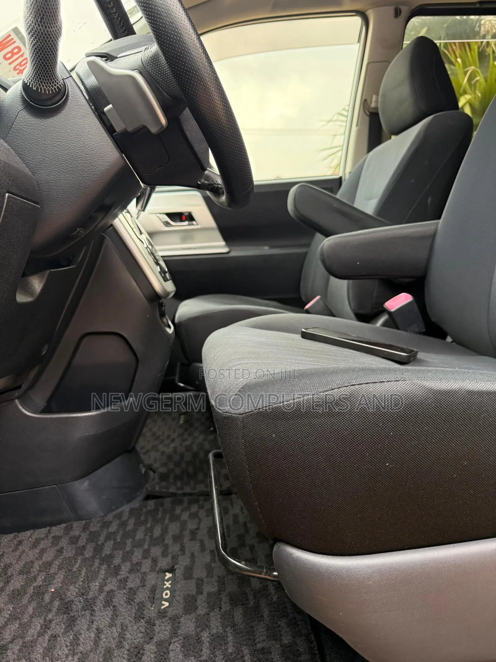 Toyota Voxy 2011 White