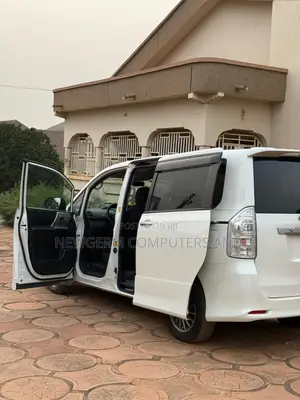 Toyota Voxy 2011 White