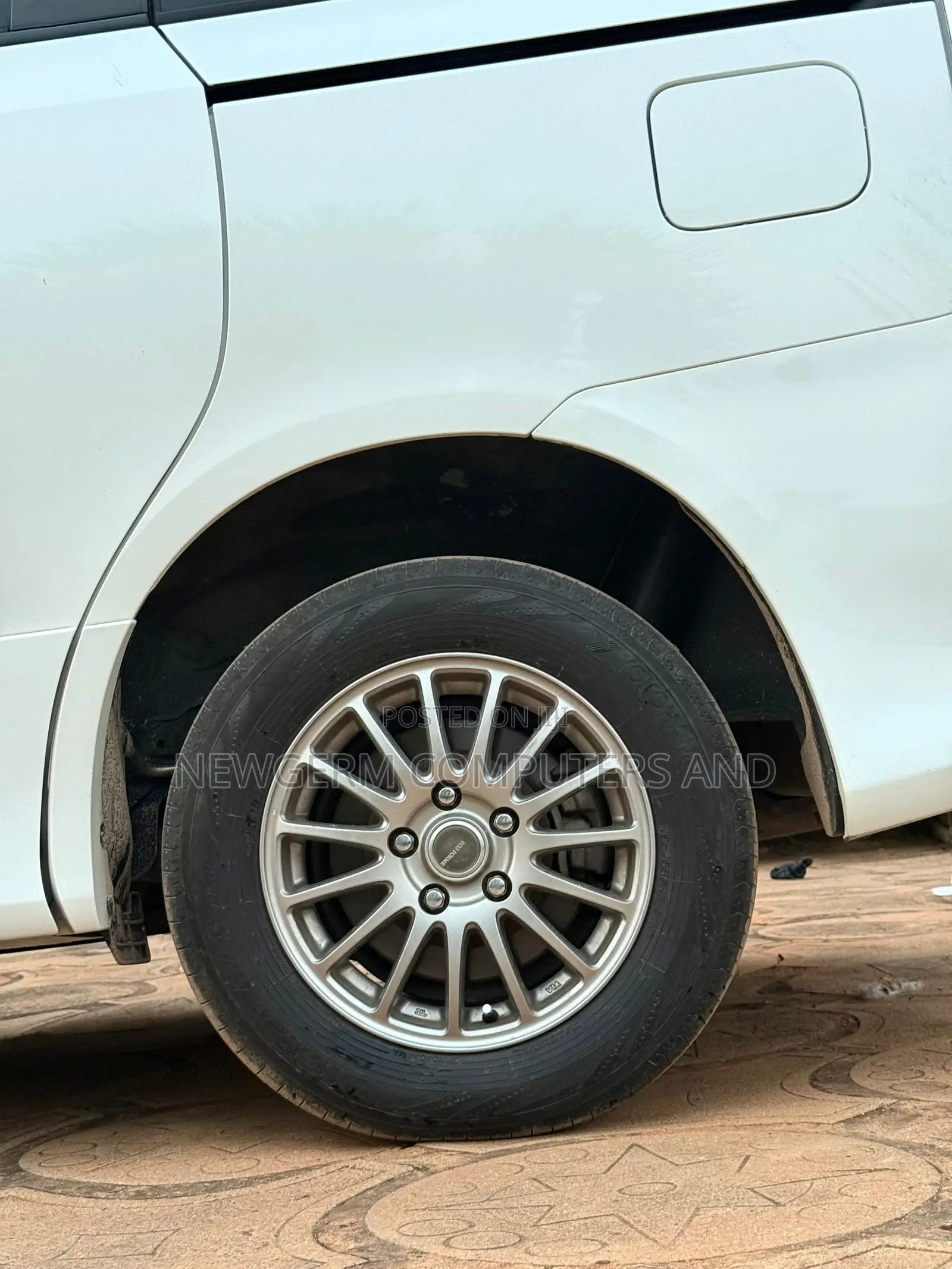 Toyota Voxy 2011 White