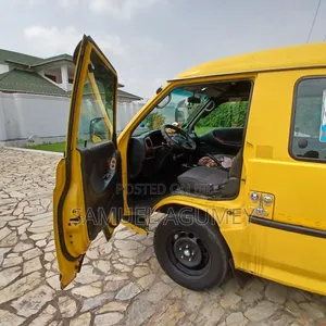 Hyundai H-100 2001 Yellow