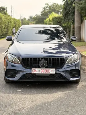 Mercedes-Benz E300 2019 Blue