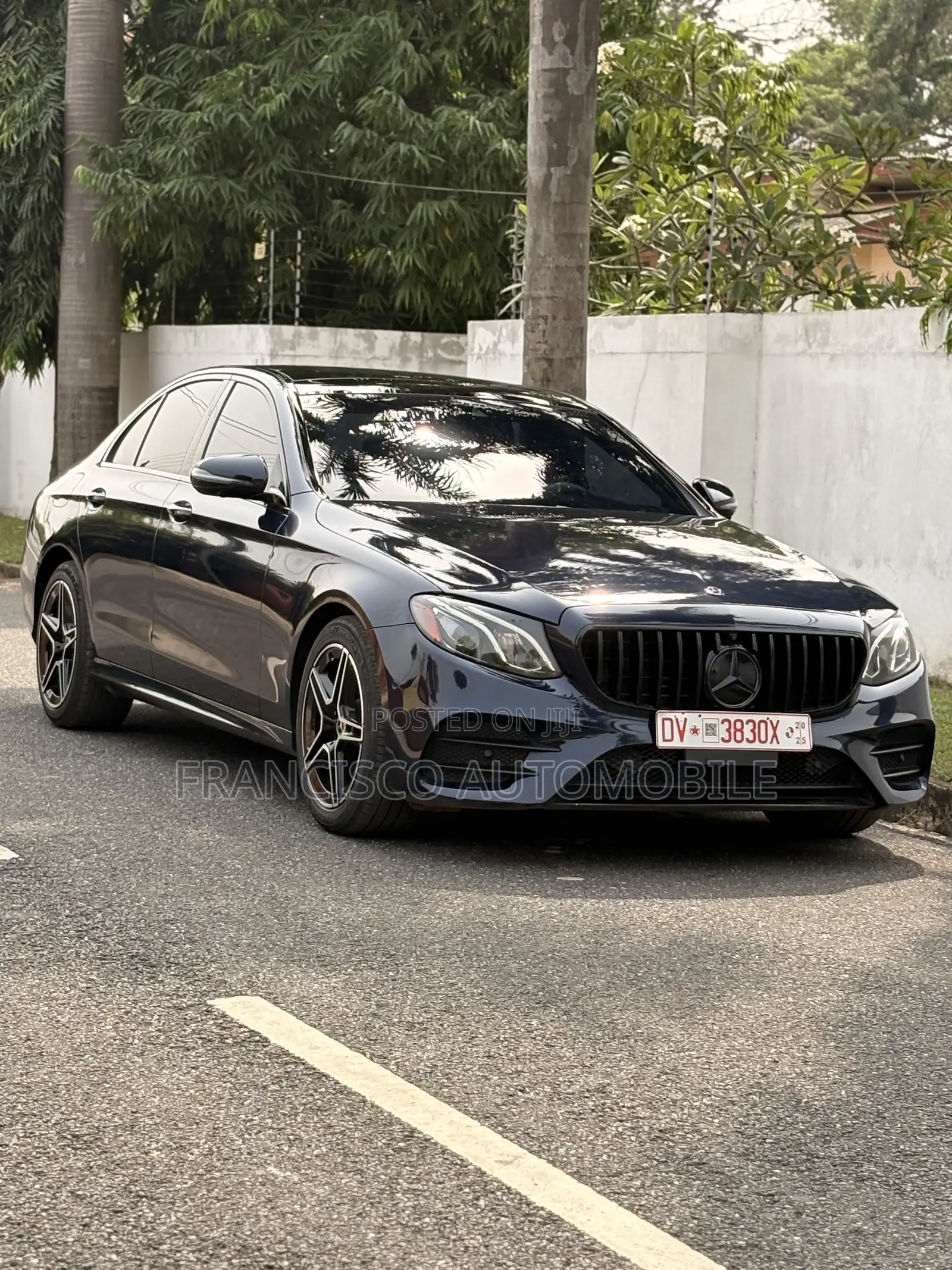 Mercedes-Benz E300 2019 Blue