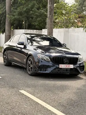 Mercedes-Benz E300 2019 Blue