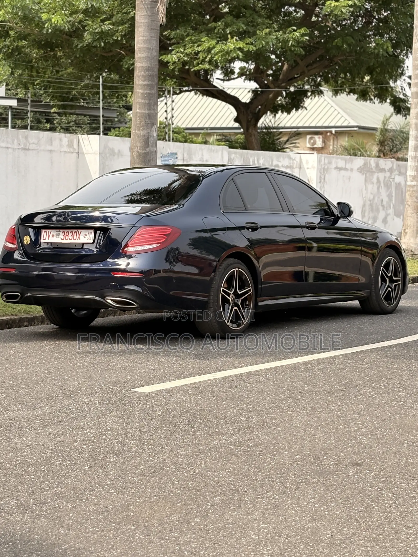 Mercedes-Benz E300 2019 Blue