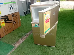 Westpool Frostyspot 80l Table Top With 2 Shelves Table Top Fridge