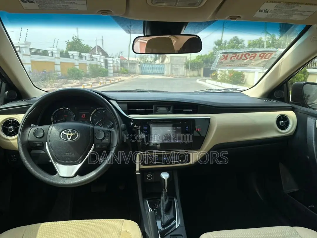 Toyota Corolla LE (1.8L 4cyl 2A) 2019 Black