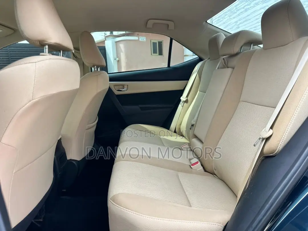 Toyota Corolla LE (1.8L 4cyl 2A) 2019 Black