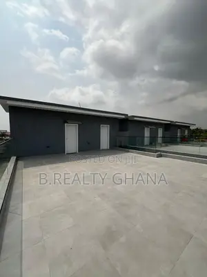 4bdrm Townhouse / Terrace in Dzorwulu for rent