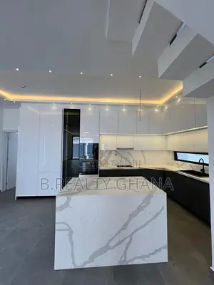 4bdrm Townhouse / Terrace in Dzorwulu for rent