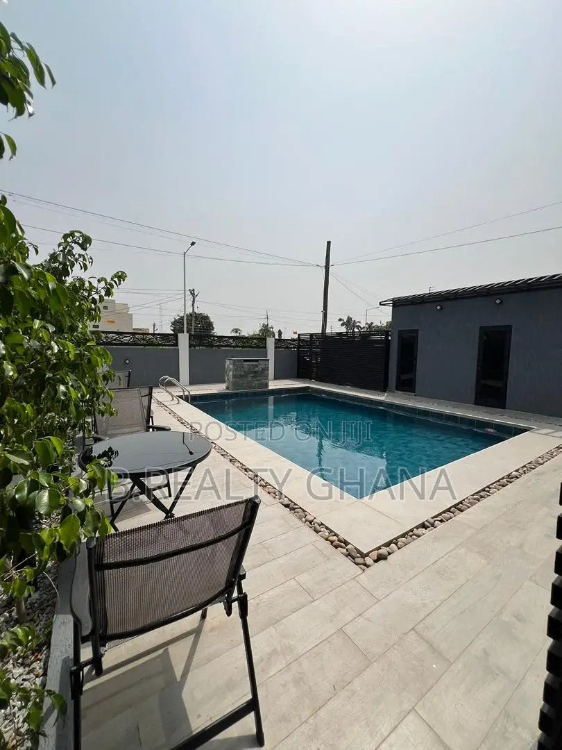 4bdrm Townhouse / Terrace in Dzorwulu for rent