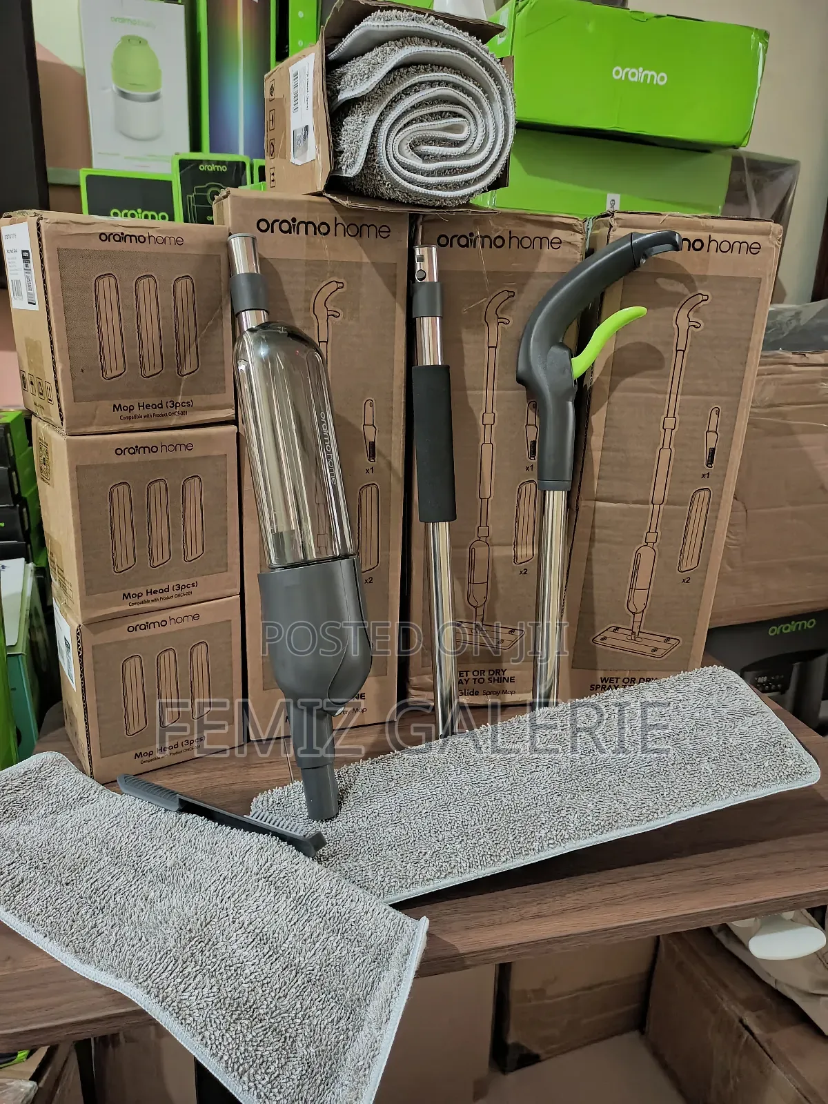 Oraimo Mistglide Spray Mop Plus 4pcs Replacement Mop Pads
