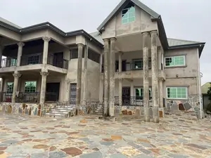 6bdrm House in Kumasi Metropolitan for sale