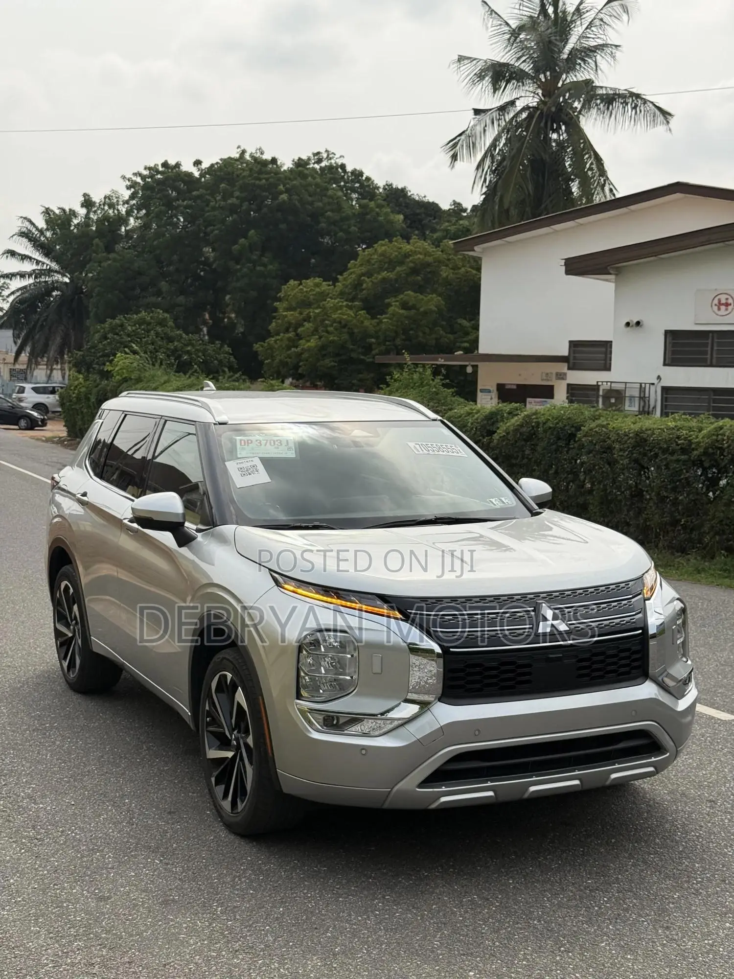 Mitsubishi Outlander SEL Launch Edition 2022 Silver