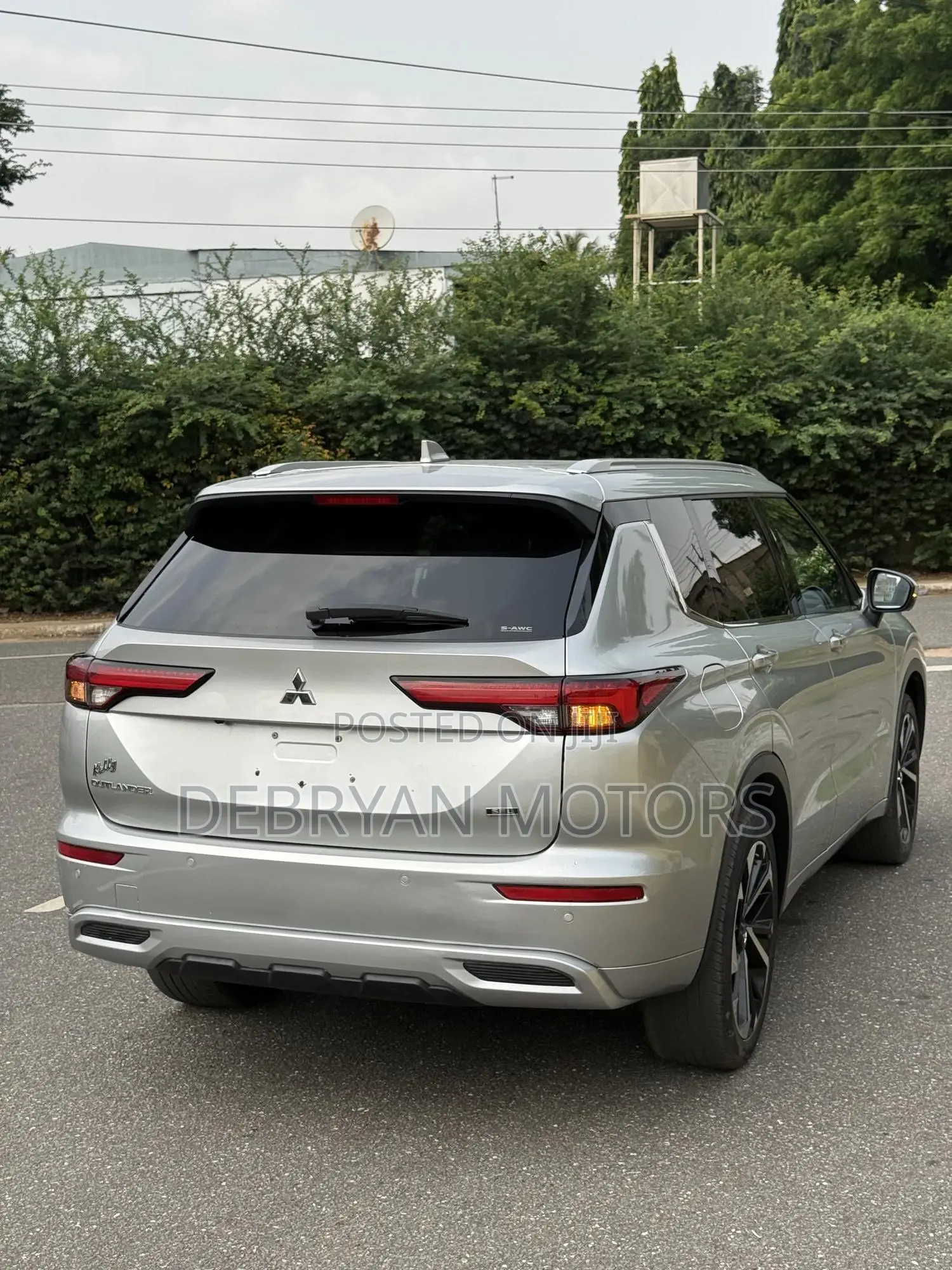 Mitsubishi Outlander SEL Launch Edition 2022 Silver
