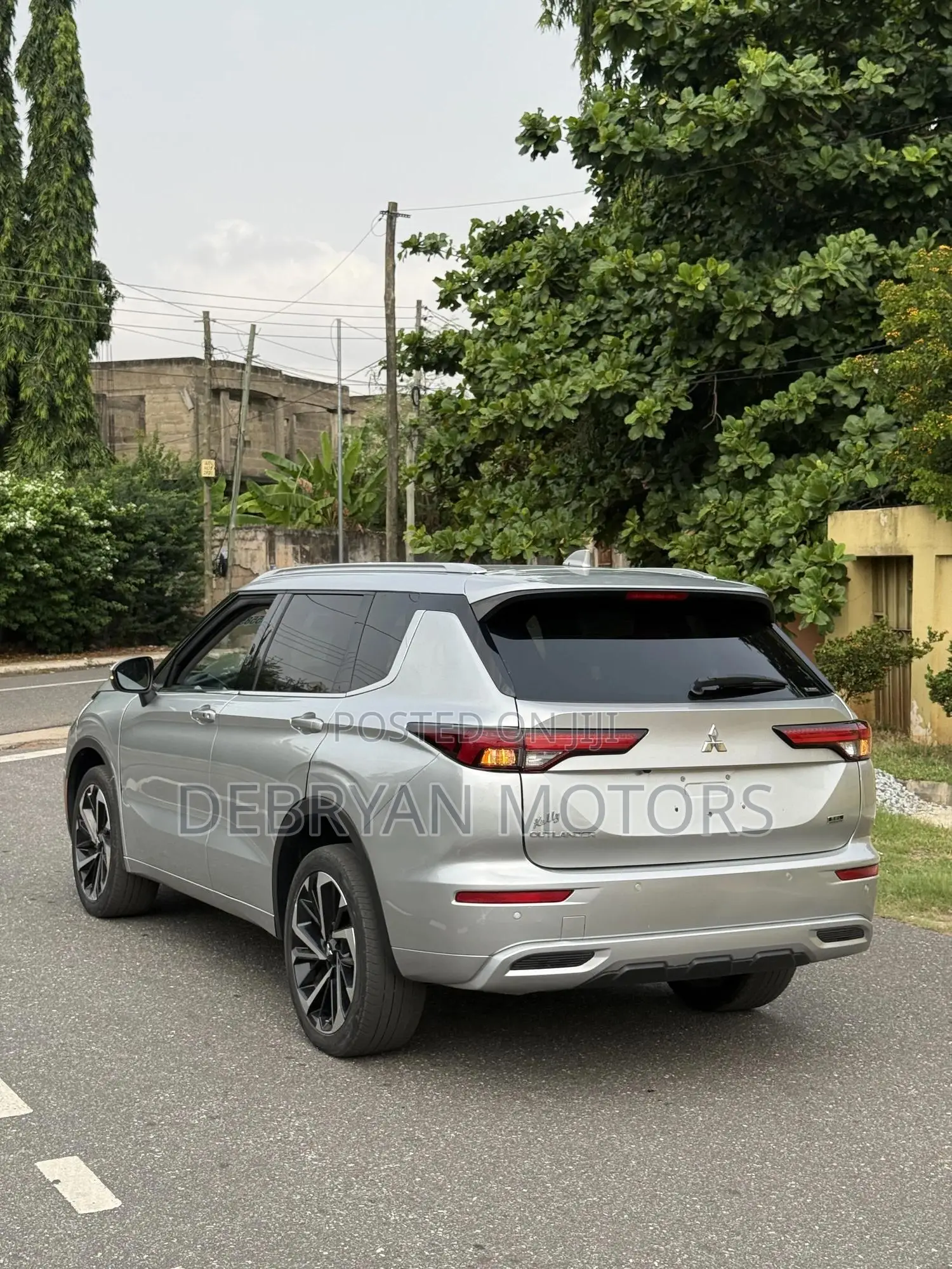 Mitsubishi Outlander SEL Launch Edition 2022 Silver